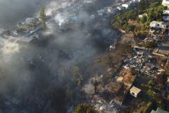 Vientos y altas temperaturas podrían complicar combate a incendio en Viña del Mar este viernes