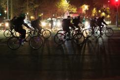 Ciclistas “funan” sedes de partidos políticos y casa de Cristián Warnken: Hubo cuatro detenidos Ciclistas “funan” sedes de partidos políticos y casa de Cristián Warnken: Hubo cuatro detenidos