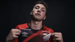 Luciano Arriagada es presentado como el nuevo refuerzo de Athletico Paranaense de Brasil Luciano Arriagada es presentado como el nuevo refuerzo de Athletico Paranaense de Brasil