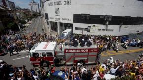 Más de 230 mil personas acuden al velorio de Pelé: presidente Lula llegó a despedir al "Rey" Más de 230 mil personas acuden al velorio de Pelé: presidente Lula llegó a despedir al "Rey"