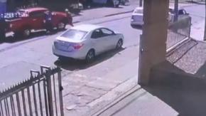 Revelan registro del robo de la camioneta de la mujer que terminó perdiendo un dedo en Concepción Revelan registro del robo de la camioneta de la mujer que terminó perdiendo un dedo en Concepción