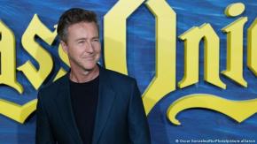 El actor Edward Norton descubre que es descendiente directo de Pocahontas El actor Edward Norton descubre que es descendiente directo de Pocahontas