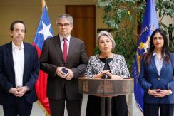 Gobierno califica como “autoengaño” proyectos que permiten autopréstamo desde fondos AFP Gobierno califica como “autoengaño” proyectos que permiten autopréstamo desde fondos AFP