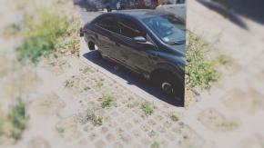 [VIDEO] Insólito: Roban ruedas y dejan autos con ladrillos