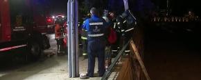 Rescatan a persona desde el Río Mapocho: Habría sido lanzada por sujetos y está en estado grave Rescatan a persona desde el Río Mapocho: Habría sido lanzada por sujetos y está en estado grave