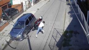 Joven hacía piruetas en una moto robada y murió tras violento choque contra auto estacionado Joven hacía piruetas en una moto robada y murió tras violento choque contra auto estacionado