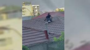 Captan aparatoso intento de huida de ladrón en San Miguel: Dueño de casa acusa daños de $15 millones Captan aparatoso intento de huida de ladrón en San Miguel: Dueño de casa acusa daños de $15 millones