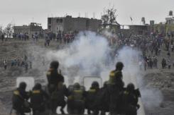 Manifestantes intentan tomar aeropuertos de Cusco y Arequipa en Perú Manifestantes intentan tomar aeropuertos de Cusco y Arequipa en Perú