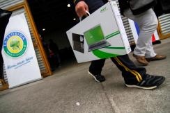 Junaeb: 150 mil alumnos no tendrán laptops en primer semestre y peligran las colaciones en marzo Junaeb: 150 mil alumnos no tendrán laptops en primer semestre y peligran las colaciones en marzo