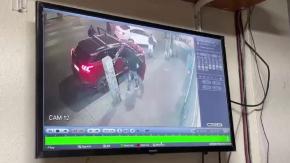 Encerrona frustrada en San Miguel: Conductor chocó contra dos postes y fue amenazado con armas Encerrona frustrada en San Miguel: Conductor chocó contra dos postes y fue amenazado con armas