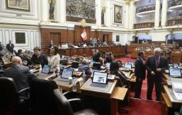 Entre protestas, el adelanto de elecciones sigue en punto muerto en Congreso de Perú Entre protestas, el adelanto de elecciones sigue en punto muerto en Congreso de Perú