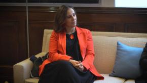 Canciller Urrejola alista retorno de vacaciones tras críticas por su ausencia en crisis de incendios Canciller Urrejola alista retorno de vacaciones tras críticas por su ausencia en crisis de incendios