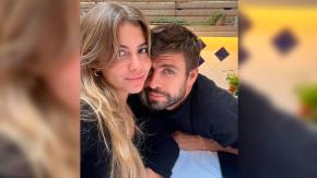 Critican a Piqué por burlesca reacción luego de que Clara Chía se golpeara con letrero Critican a Piqué por burlesca reacción luego de que Clara Chía se golpeara con letrero