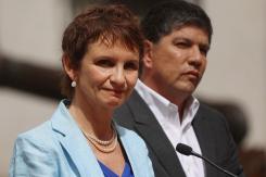 Ministra Tohá adelanta que toques de queda por incendios forestales serán a "escala provincial" Ministra Tohá adelanta que toques de queda por incendios forestales serán a "escala provincial"