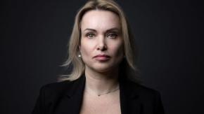 ¿Cómo fue la dramática fuga de la presentadora rusa que criticó la invasión a Ucrania en televisión? ¿Cómo fue la dramática fuga de la presentadora rusa que criticó la invasión a Ucrania en televisión?