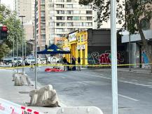 Investigan homicidio en centro de Santiago: hombre murió apuñalado en la vía pública Investigan homicidio en centro de Santiago: hombre murió apuñalado en la vía pública