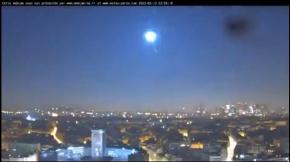 Impactante: Captan meteorito que iluminó el cielo en el norte de Francia Impactante: Captan meteorito que iluminó el cielo en el norte de Francia