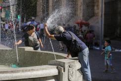 A días de terminar el mes: Santiago, Chillán y Temuco rompieron récords de temperaturas para febrero A días de terminar el mes: Santiago, Chillán y Temuco rompieron récords de temperaturas para febrero