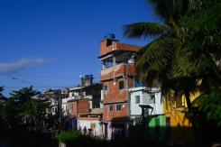 Mujer estuvo 20 años encadenada y encerrada por su propia madre en Brasil Mujer estuvo 20 años encadenada y encerrada por su propia madre en Brasil