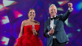El discreto pero romántico beso con el que Martín Cárcamo y María Luisa Godoy iniciaron Viña 2023 El discreto pero romántico beso con el que Martín Cárcamo y María Luisa Godoy iniciaron Viña 2023