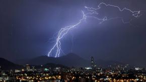 Meteorología emite aviso de probables tormentas eléctricas en tres regiones del país Meteorología emite aviso de probables tormentas eléctricas en tres regiones del país