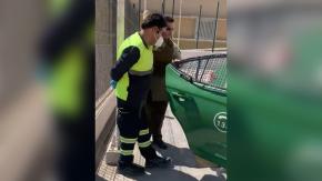 Carabineros detuvo a chofer de ambulancia porque se habría estacionado mal en medio de emergencia Carabineros detuvo a chofer de ambulancia porque se habría estacionado mal en medio de emergencia