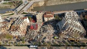 Nueva réplica sísmica en Turquía deja un muerto y 69 heridos Nueva réplica sísmica en Turquía deja un muerto y 69 heridos