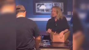 Clienta estalla y agrede a trabajador de restaurante por poner programa en español en la TV en EEUU