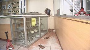 [VIDEO] Delincuentes perforaron tres muros para robar ferretería: Se llevaron entre $500 millones