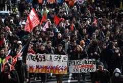 Protestas en Francia: La policía prohíbe concentraciones frente al Parlamento tras disturbios Protestas en Francia: La policía prohíbe concentraciones frente al Parlamento tras disturbios