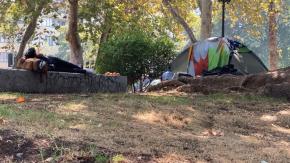 Tras desalojos en eje Alameda-Providencia: Aumentan carpas y rucos en otros puntos de Santiago Tras desalojos en eje Alameda-Providencia: Aumentan carpas y rucos en otros puntos de Santiago