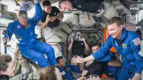 Astronautas de SpaceX Dragon entran en la Estación Espacial Internacional Astronautas de SpaceX Dragon entran en la Estación Espacial Internacional