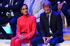 El príncipe Harry dice que siempre se sintió "distinto" en la familia real El príncipe Harry dice que siempre se sintió "distinto" en la familia real