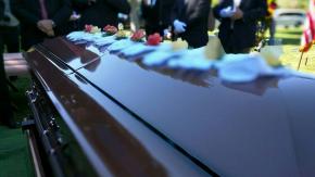 [VIDEO] Aseguran que hombre "revivió" en su funeral y tomó sopa junto a los asistentes