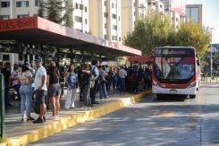 Alta congestión en las calles de Santiago por falla del Metro: Siete estaciones cerradas Alta congestión en las calles de Santiago por falla del Metro: Siete estaciones cerradas
