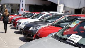 Precios de autos usados bajaron en promedio más de dos millones de pesos en un año Precios de autos usados bajaron en promedio más de dos millones de pesos en un año