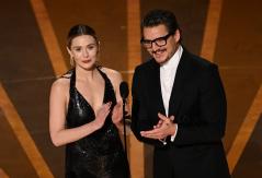 Pedro Pascal encantó a sus fanáticos como presentador en los Premios Oscar 2023 junto a Elizabeth Olsen Pedro Pascal encantó a sus fanáticos como presentador en los Premios Oscar 2023 junto a Elizabeth Olsen