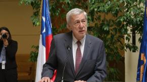Ministro Van Klaveren se reunirá con cancilleres de Bolivia y Venezuela por crisis migratoria Ministro Van Klaveren se reunirá con cancilleres de Bolivia y Venezuela por crisis migratoria