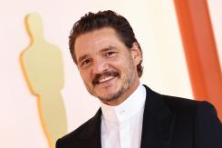 La esperada aparición de Pedro Pascal en la alfombra champán de los Premios Oscar 2023
