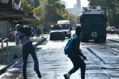 Incidentes y cortes de tránsito se registran en la Alameda por Día del Joven Combatiente: al menos 27 detenidos Incidentes y cortes de tránsito se registran en la Alameda por Día del Joven Combatiente: al menos 27 detenidos