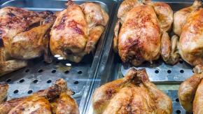 Madre fue condenada a 14 años de cárcel por no pagar un pollo asado: lo robó para darle de comer a su hijo Madre fue condenada a 14 años de cárcel por no pagar un pollo asado: lo robó para darle de comer a su hijo
