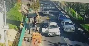 Robos en La Cisterna, Cerrillos y Macul: Carabineros detienen a dos sujetos que intimidaban con metralleta a transeúntes Robos en La Cisterna, Cerrillos y Macul: Carabineros detienen a dos sujetos que intimidaban con metralleta a transeúntes