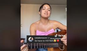 "Quiero escuchar como se escucha": Joven la rompe en TikTok creando canción en base a virales chilenos