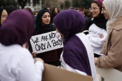 La policía de Irán empieza a perseguir a las mujeres sin hiyab en público La policía de Irán empieza a perseguir a las mujeres sin hiyab en público