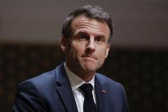 Manifestantes interrumpen discurso de Presidente Macron en La Haya Manifestantes interrumpen discurso de Presidente Macron en La Haya