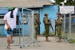Al menos 12 presos muertos dejan enfrentamientos a tiros en cárcel de Ecuador Al menos 12 presos muertos dejan enfrentamientos a tiros en cárcel de Ecuador