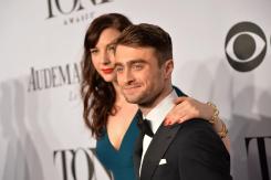 Ya es papá: Daniel Radcliffe es captado paseando con un coche por Nueva York Ya es papá: Daniel Radcliffe es captado paseando con un coche por Nueva York