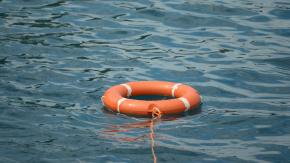 Hombre muere ahogado intentando recuperar una pelota en un río de Santo Domingo Hombre muere ahogado intentando recuperar una pelota en un río de Santo Domingo