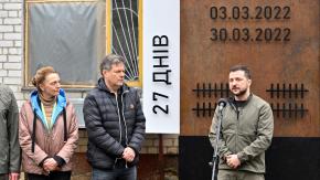 Zelenski: "Espero que Putin pase el resto de su vida en un sótano con un balde en lugar de baños" Zelenski: "Espero que Putin pase el resto de su vida en un sótano con un balde en lugar de baños"