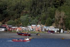 Embarcación se hunde en Cochamó: Una persona está desaparecida Embarcación se hunde en Cochamó: Una persona está desaparecida